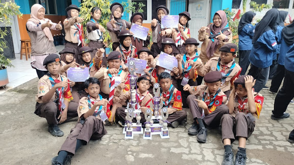 SDN Limo 3 Apresiasi Prestasi Pasukan Pramuka dalam Upacara Bendera