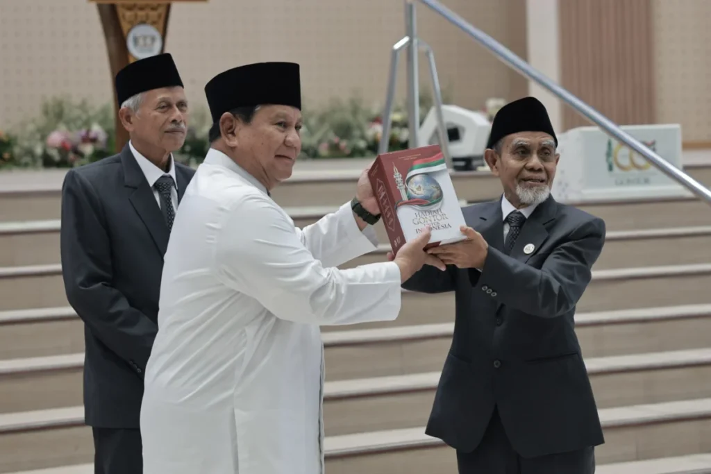 Di Depan Prabowo, Pimpinan Gontor Tegaskan Pilih Pendidikan