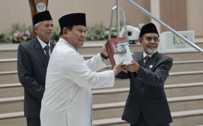 Di Depan Prabowo, Pimpinan Gontor Tegaskan Pilih Pendidikan