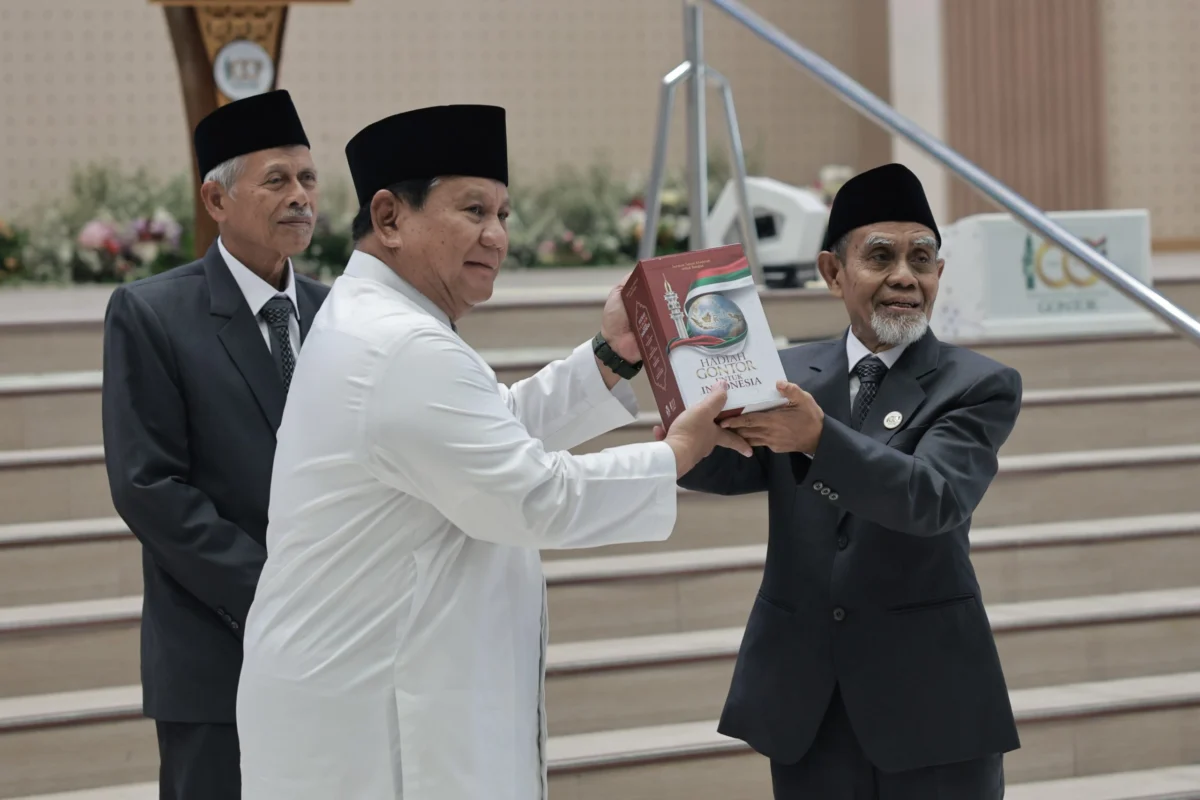 Di Depan Prabowo, Pimpinan Gontor Tegaskan Pilih Pendidikan